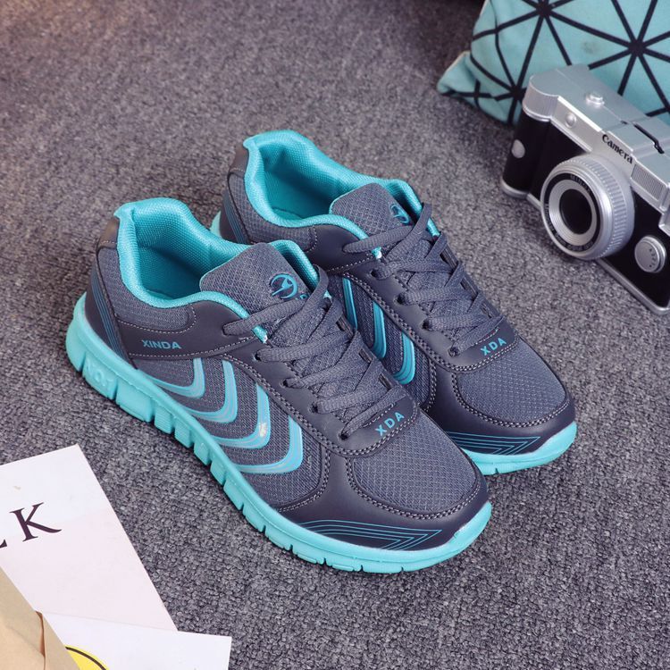 Mesh sports breathable couple casual shoes